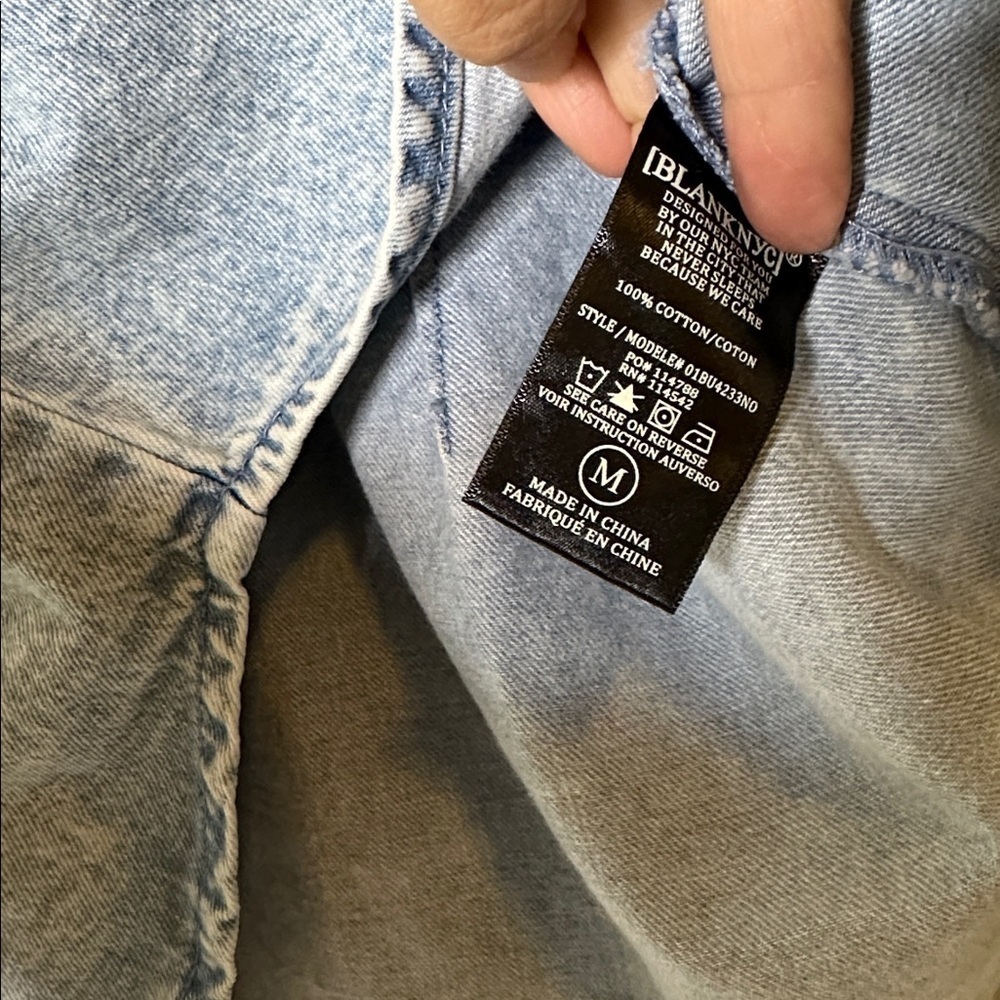 BLANKNYC Cinched Back Denim Shirt SzM Like New - Picture 4 of 5